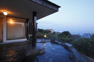 高台から海の見える露天風呂